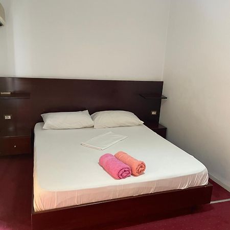 Hotel Freskia Sarandë エクステリア 写真