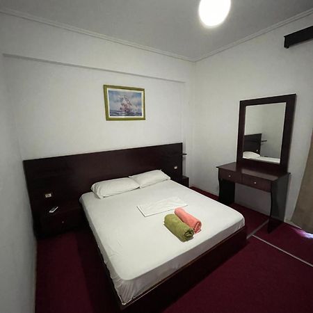 Hotel Freskia Sarandë エクステリア 写真