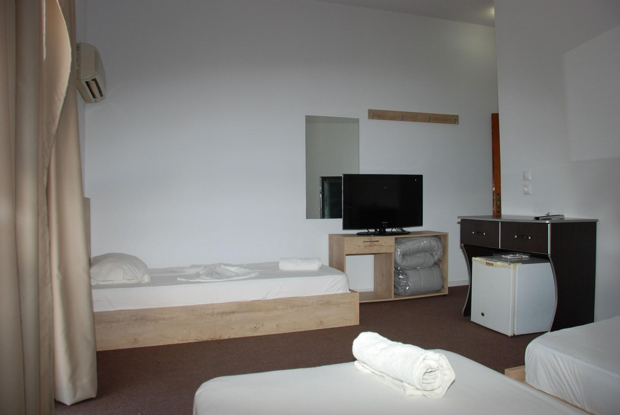 Hotel Freskia Sarandë エクステリア 写真