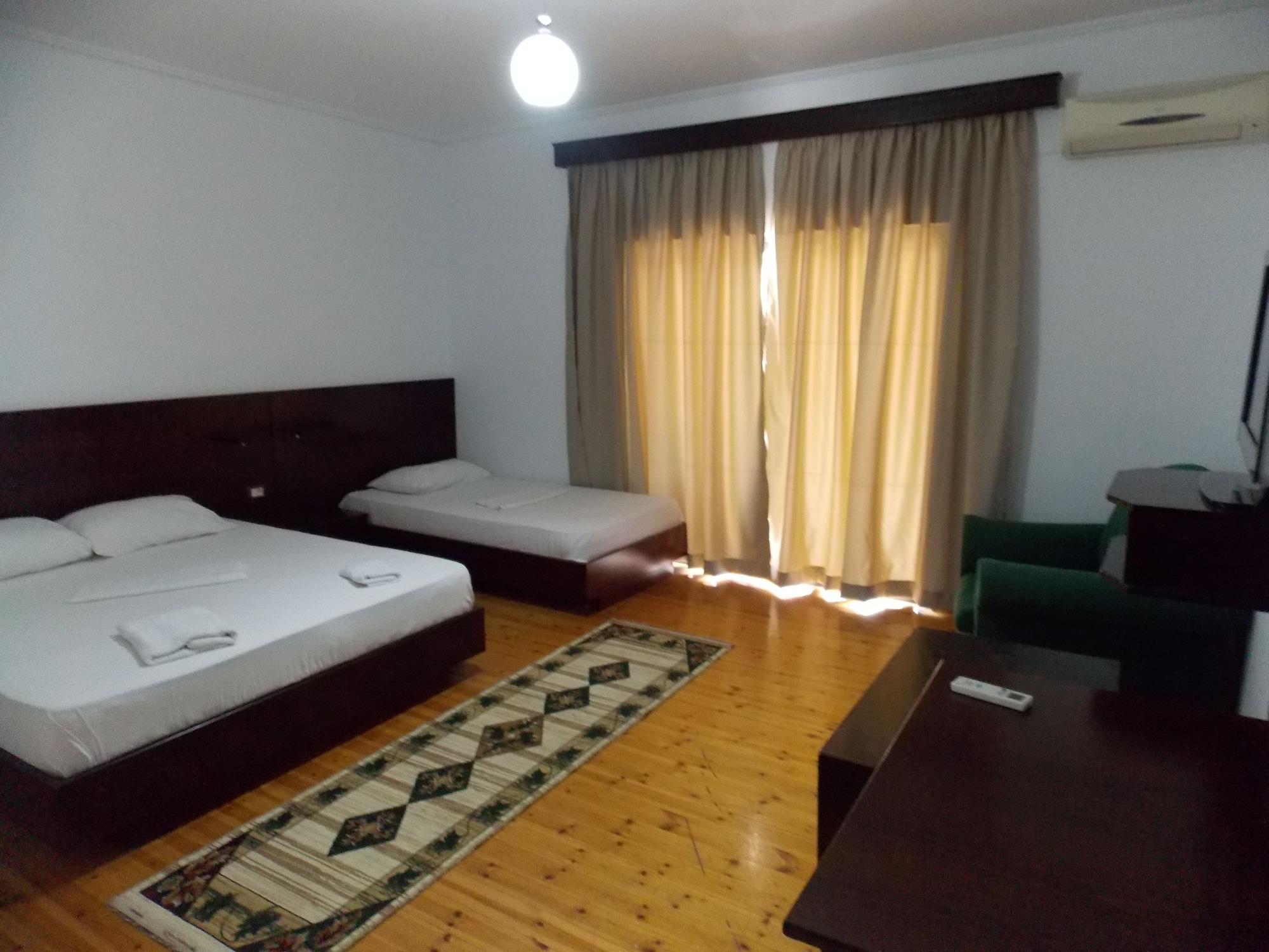Hotel Freskia Sarandë エクステリア 写真