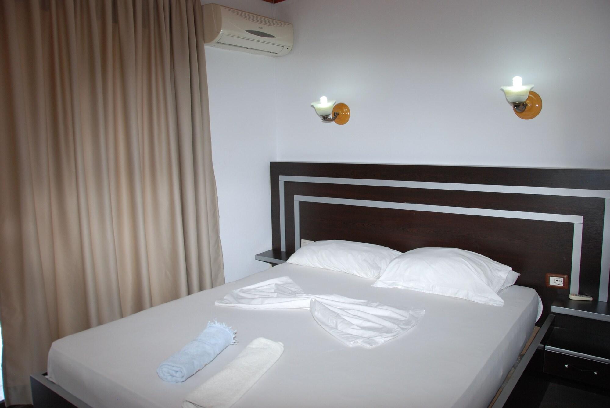 Hotel Freskia Sarandë エクステリア 写真