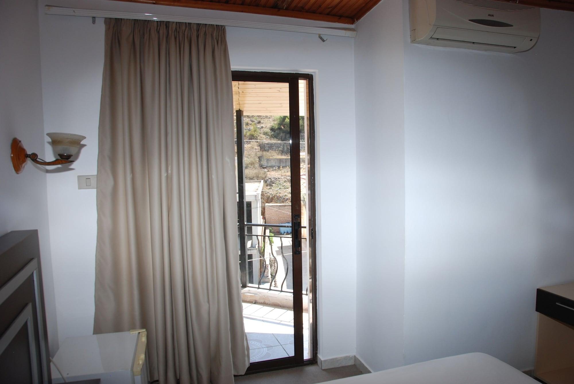 Hotel Freskia Sarandë エクステリア 写真
