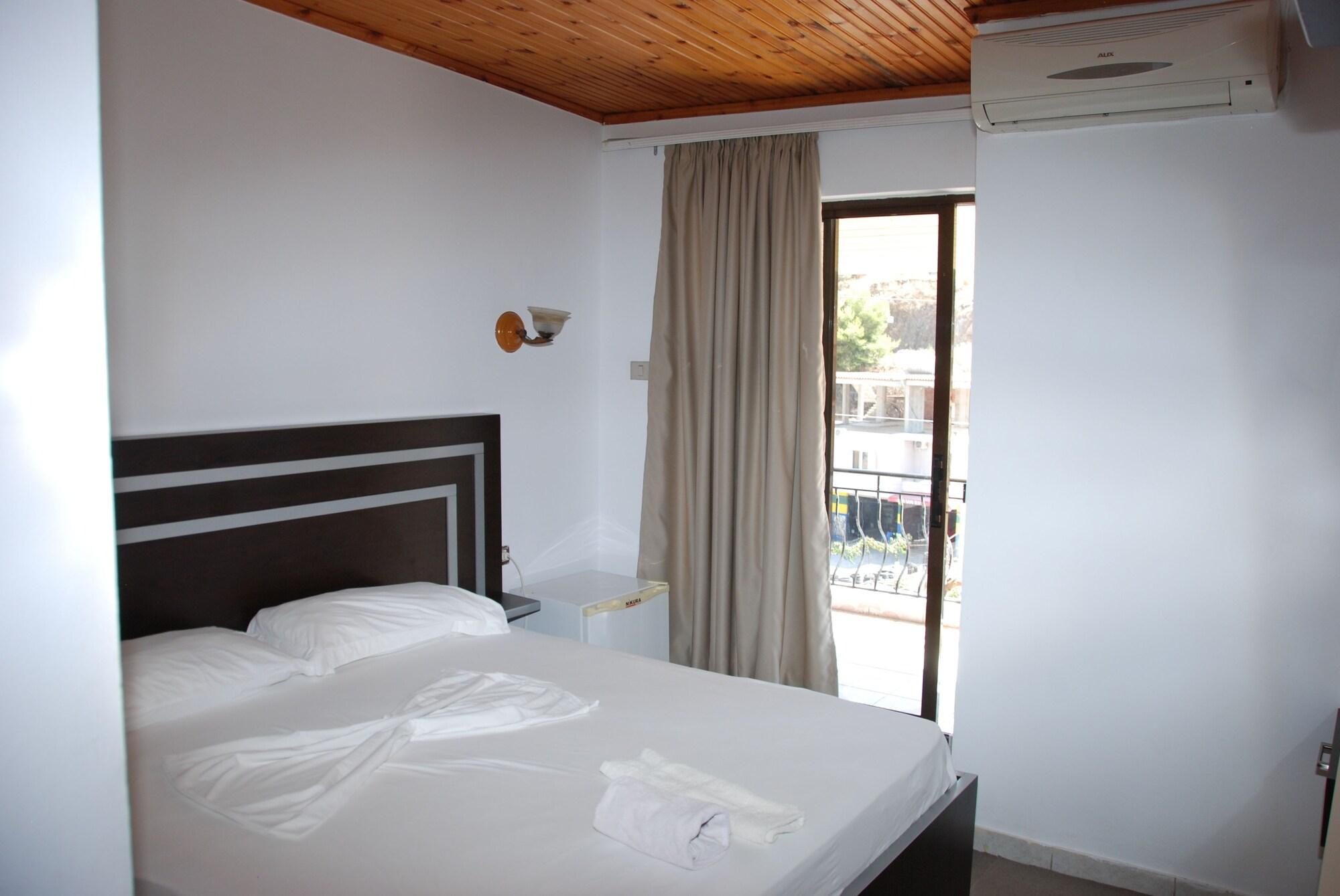 Hotel Freskia Sarandë エクステリア 写真