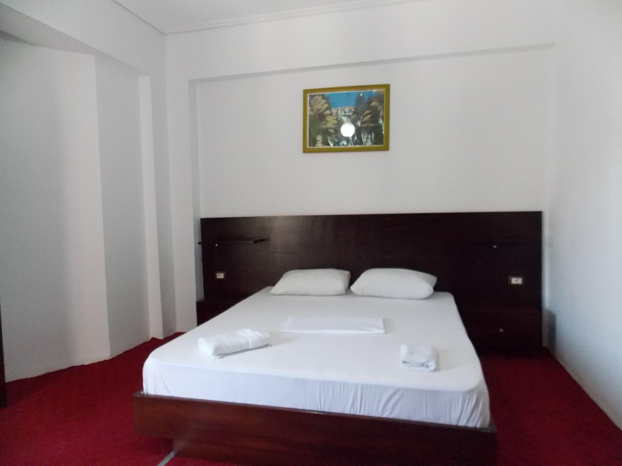 Hotel Freskia Sarandë エクステリア 写真