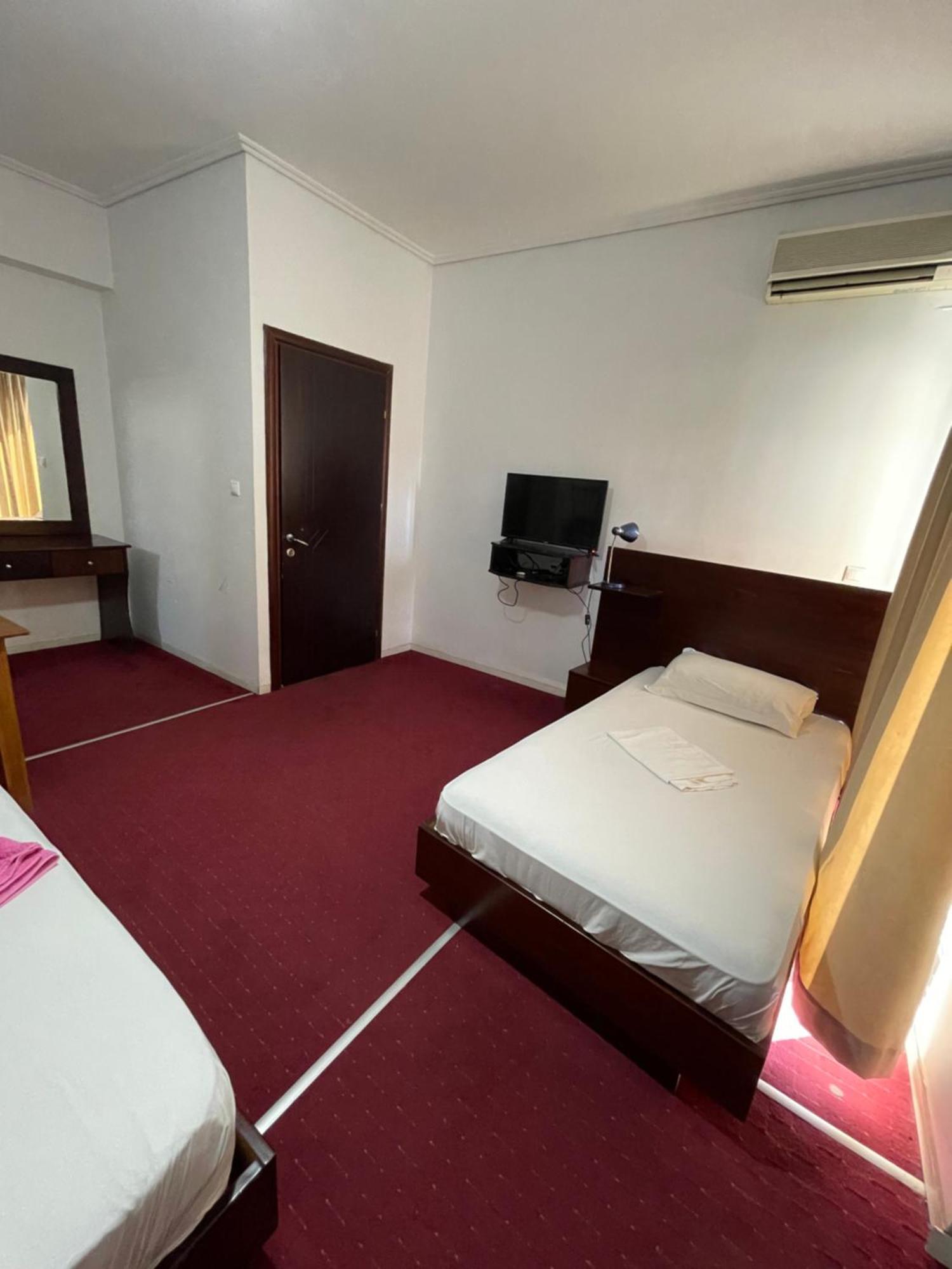 Hotel Freskia Sarandë エクステリア 写真