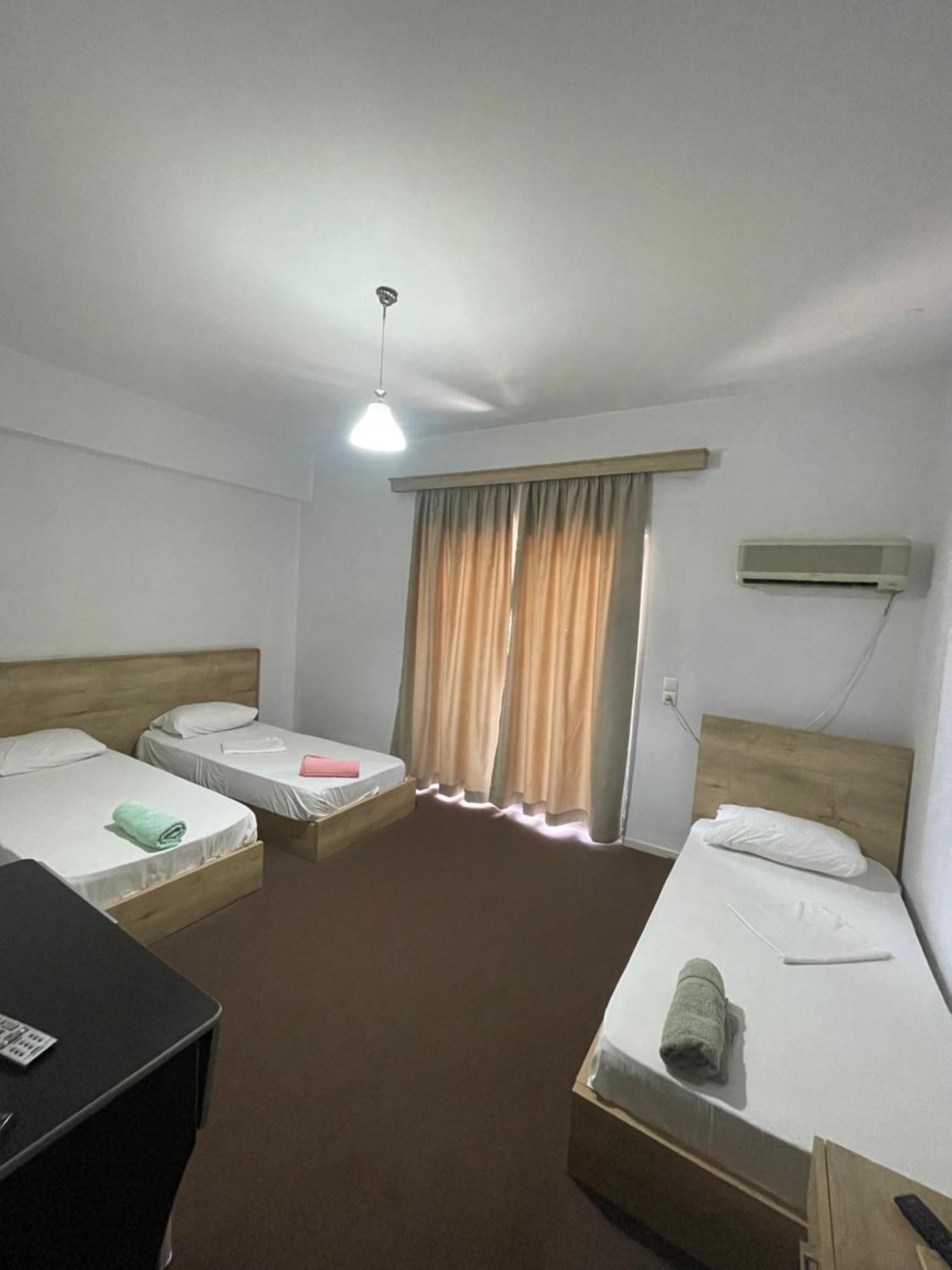 Hotel Freskia Sarandë エクステリア 写真