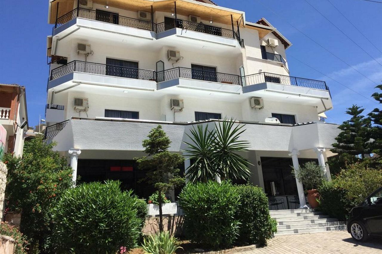 Hotel Freskia Sarandë エクステリア 写真