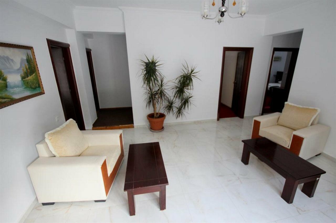 Hotel Freskia Sarandë エクステリア 写真