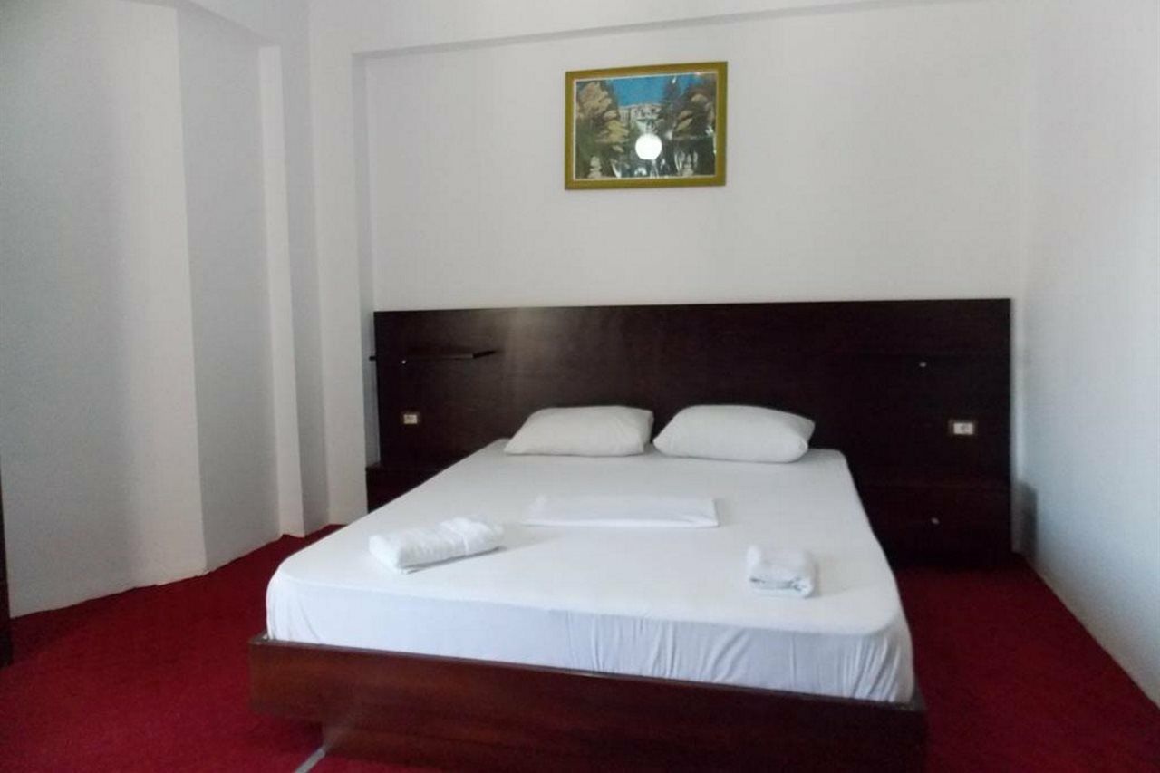 Hotel Freskia Sarandë エクステリア 写真